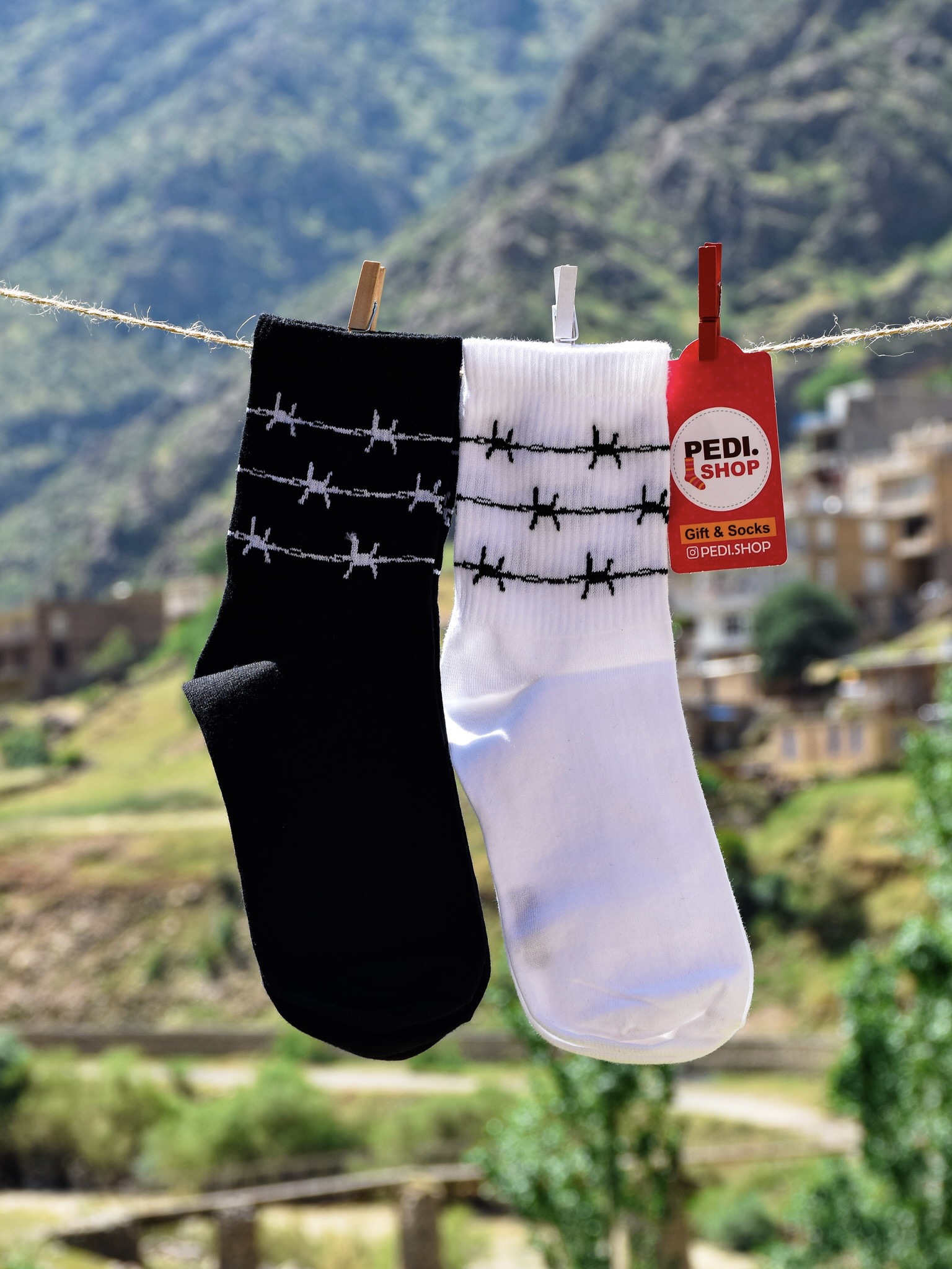 جوراب نیم ساق طرح سیم خاردار و پلنگی برند آپتیمیست 2 جوراب نیم ساق طرح سیم خاردار و پلنگی برند آپتیمیست